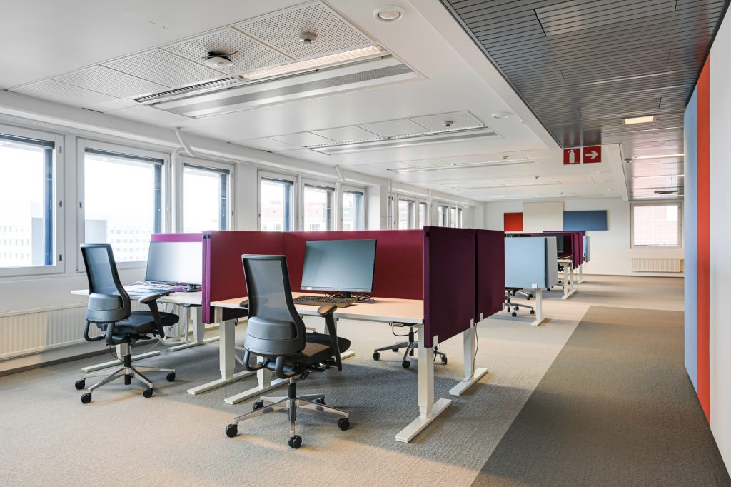 Sörnäisten rantatien toimitiloja.