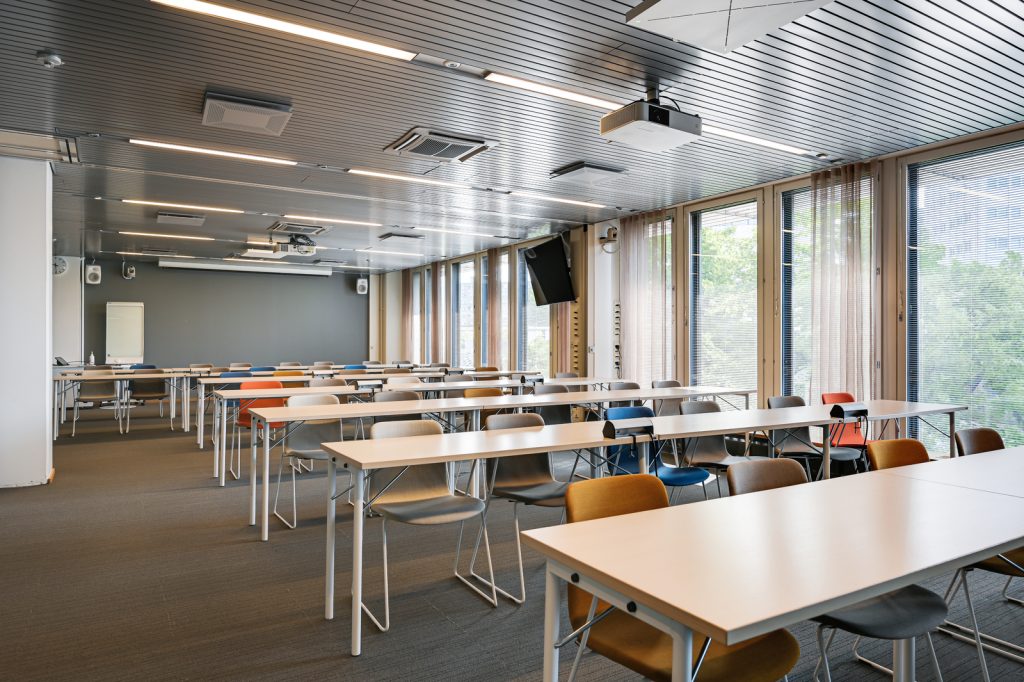 Sörnäisten rantatien toimitiloja.