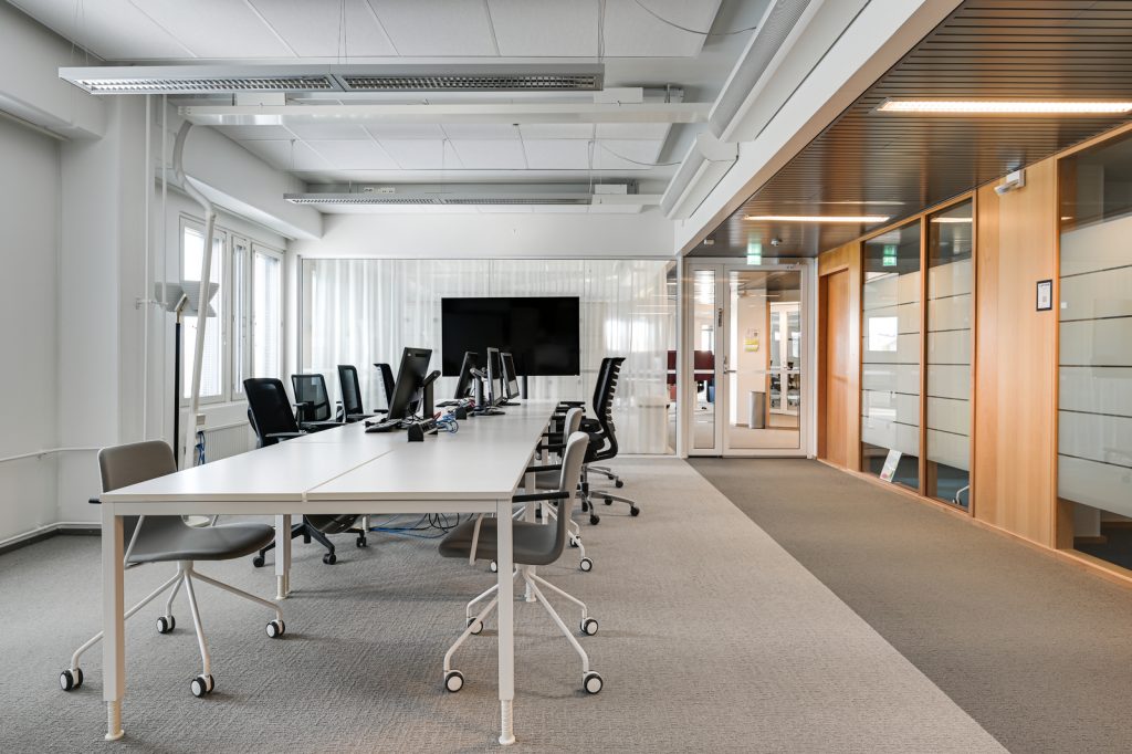 Sörnäisten rantatien toimitiloja.