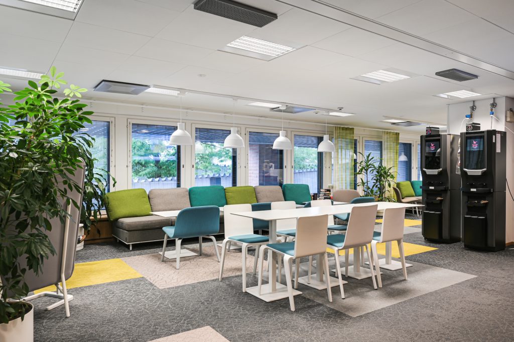 Sörnäisten rantatien toimitiloja.