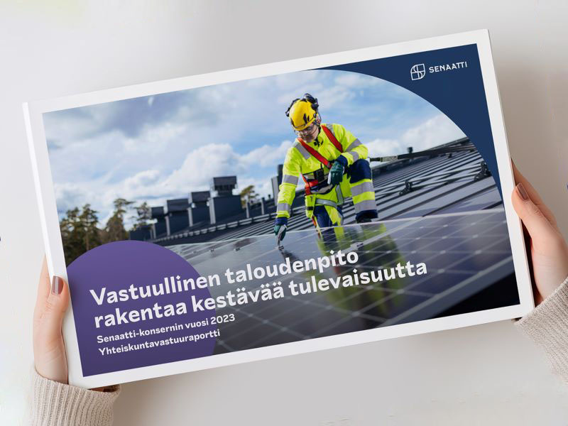 Kädet pitelevät Senaatti-konsernin yhteiskuntavastuuraporttia vuodelta 2023.