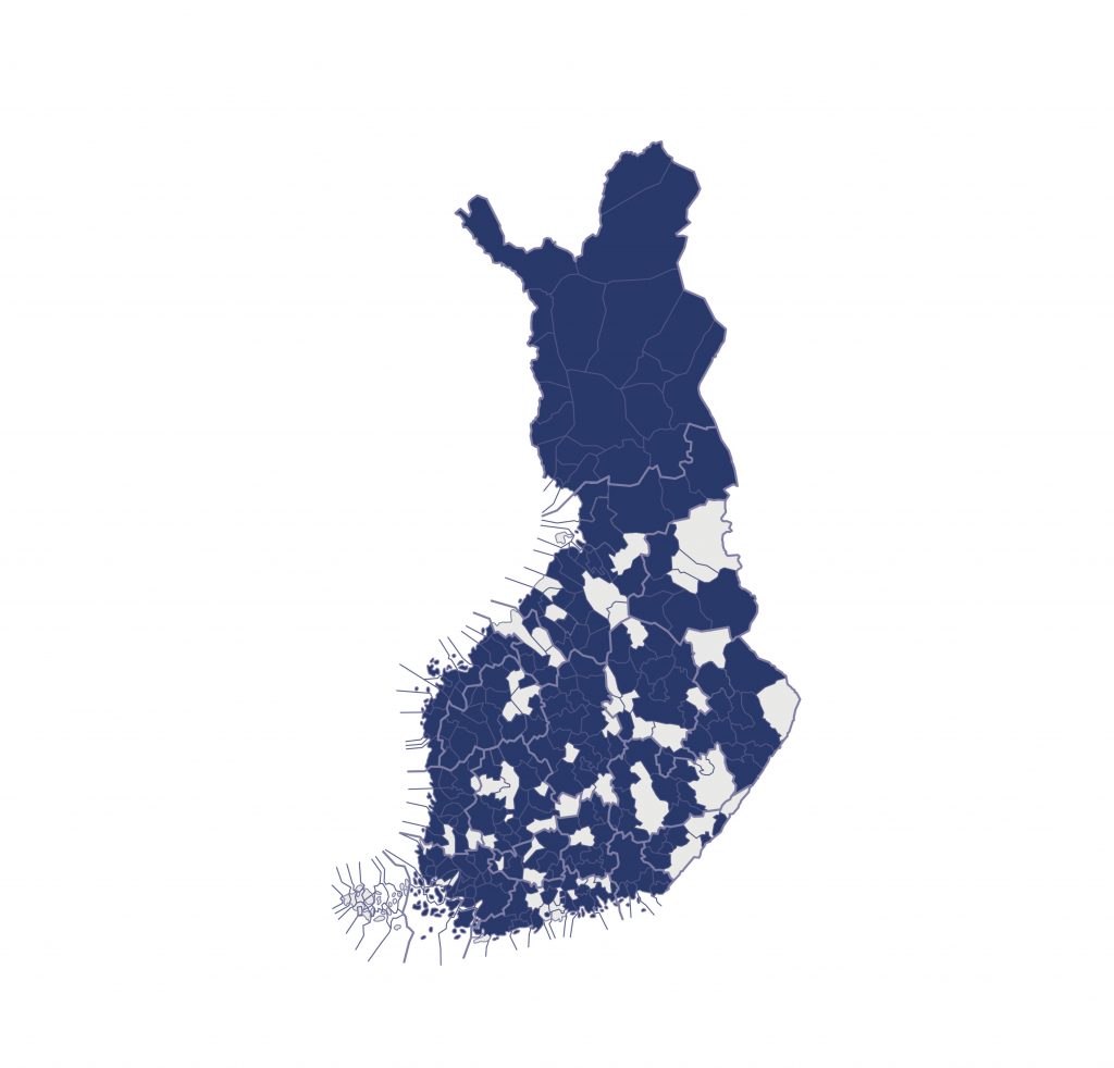 En karta över Finland med de 231 avtalskommunerna för kommunernas lokaldatatjänster markerade.