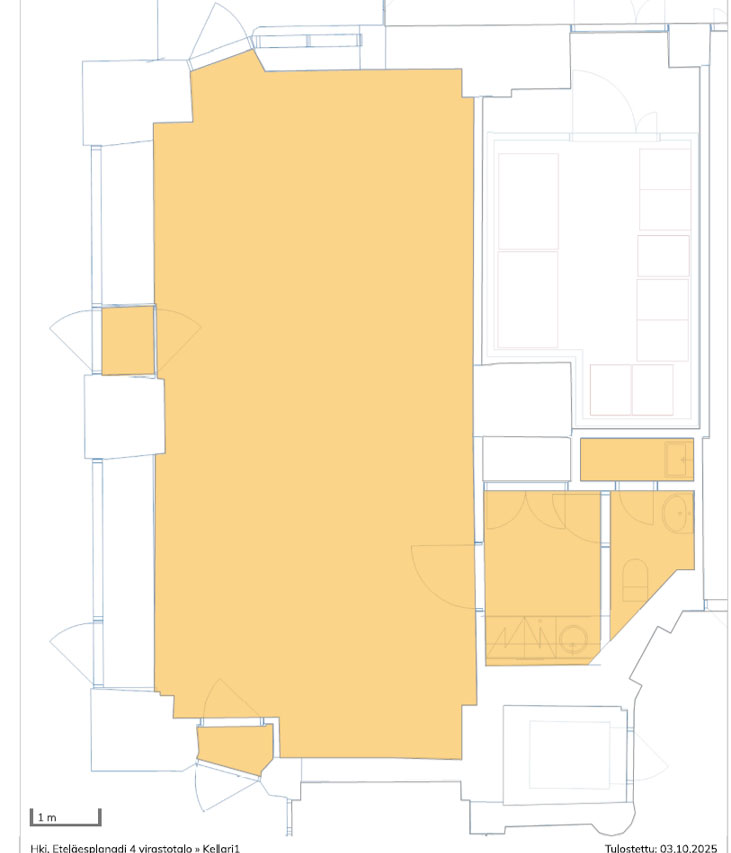 Pohjapiirustus, jossa laajan myymälätilan lisäksi pienet tauko- ja wc-tilat sekä siivouskaappi. Piirustuksessa myös kaksi hätäuloskäyntiä myymälätilasta.