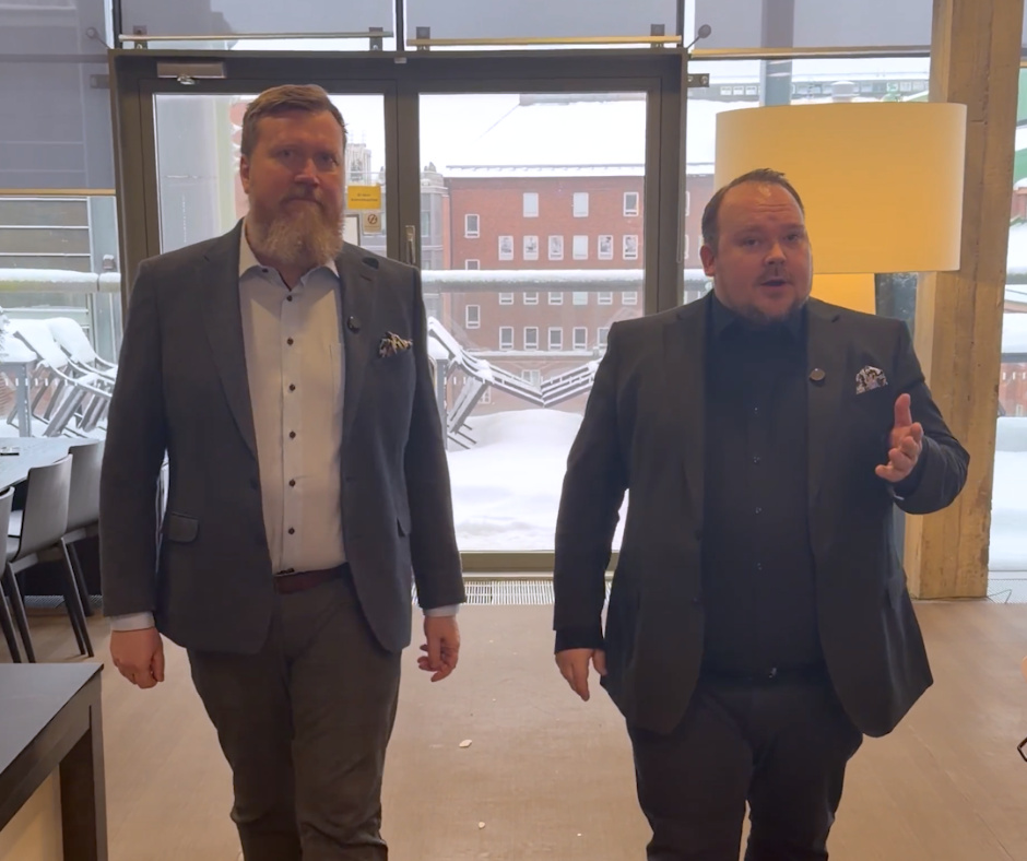 Kuvassa senaattilaiset Esapekka Kuikka ja Kari Juopperi.