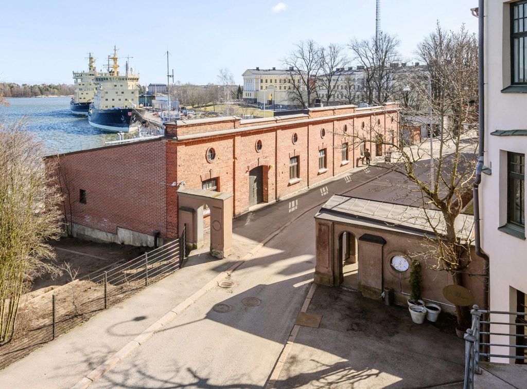 Laivastokatu 3:n eteläinen julkisivu