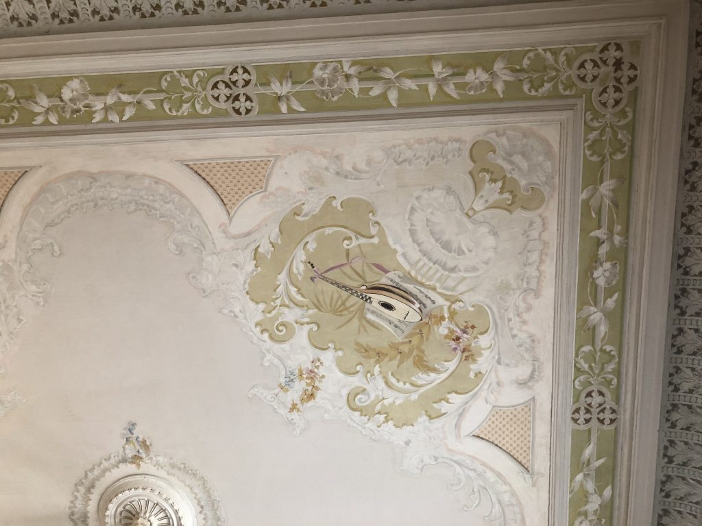 Oulun lääninhallituksen kattokoriste