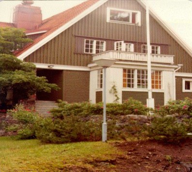Kuvassa on Kulosaaressa, Bertel Jungin tie 2:ssa sijaitseva rakennus vuonna 1977.